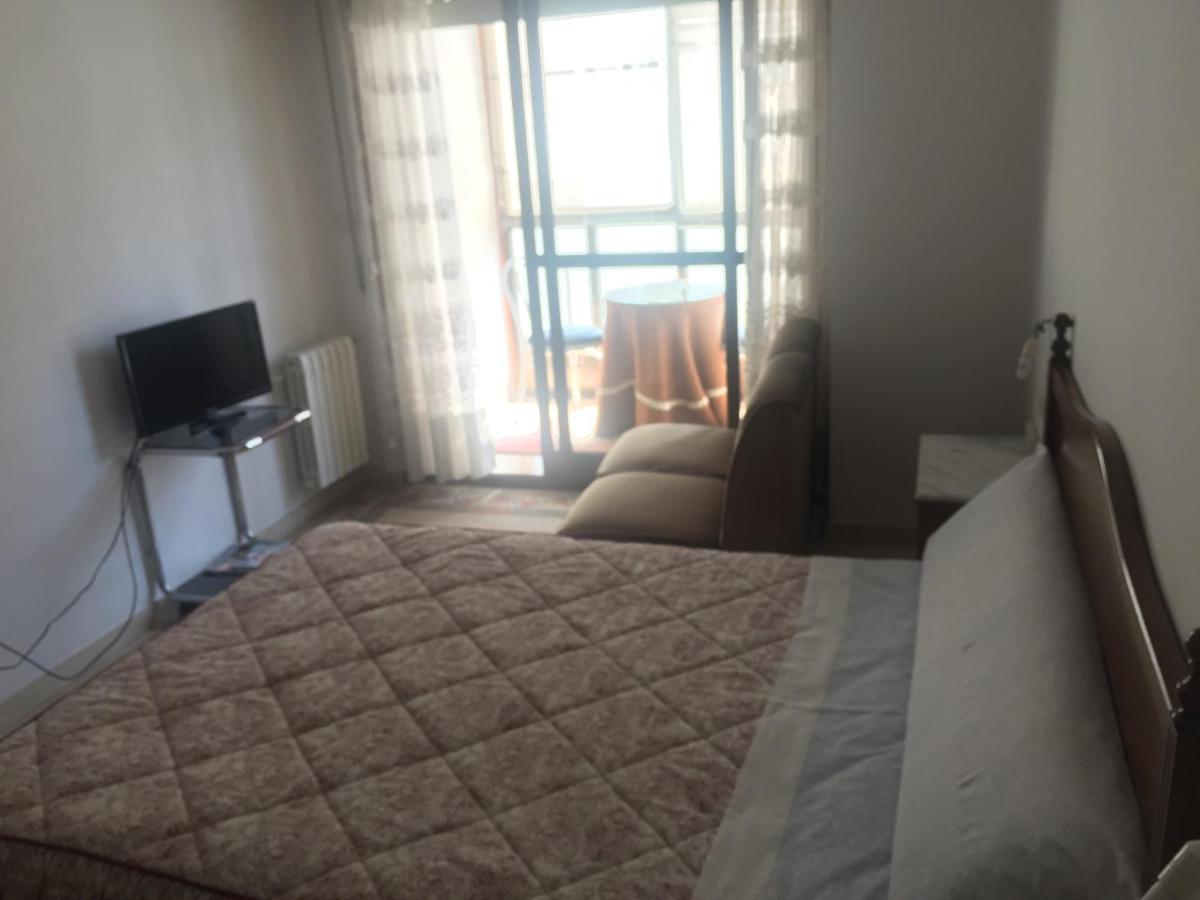 Residencia Universidad Ourense Bagian luar foto