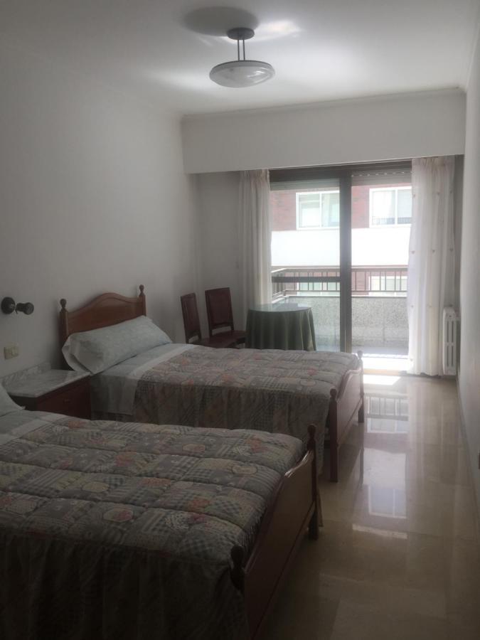 Residencia Universidad Ourense Bagian luar foto