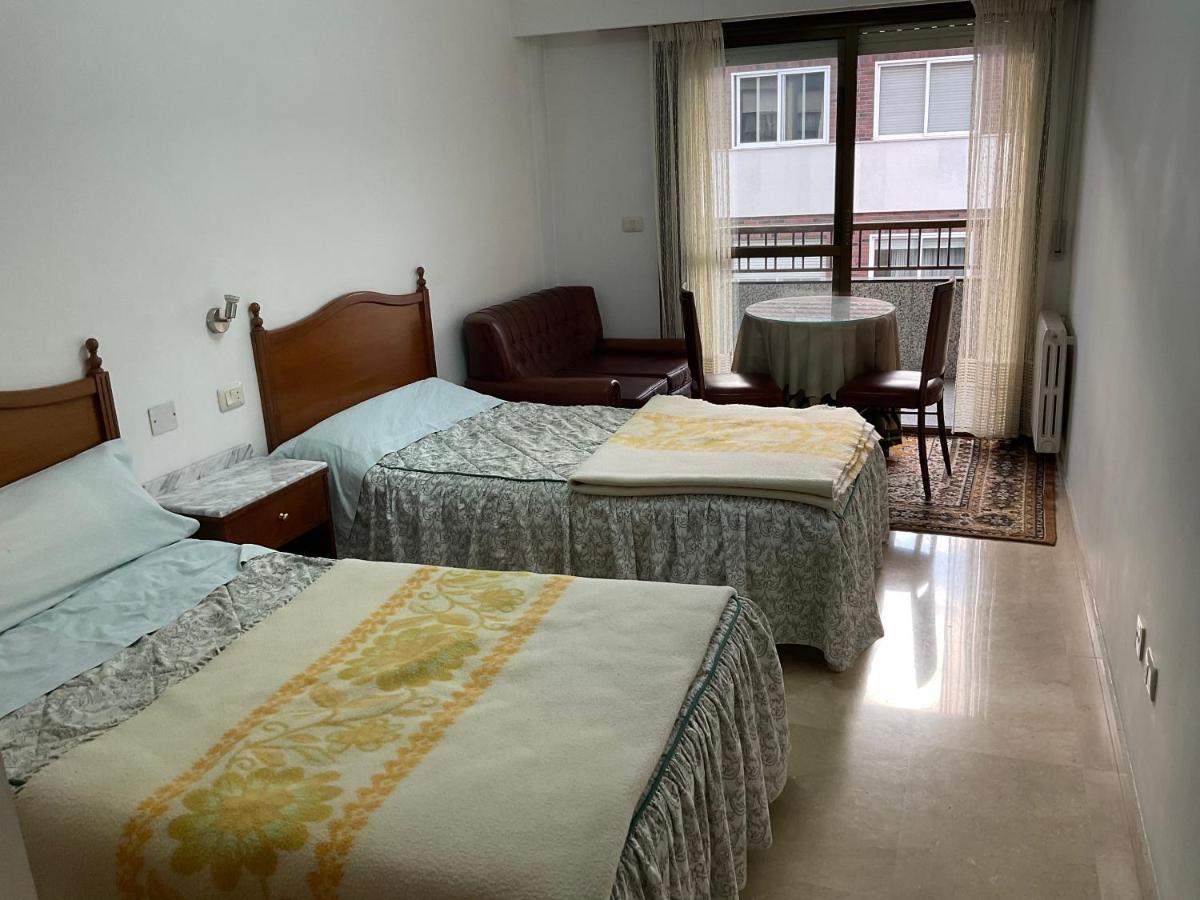 Residencia Universidad Ourense Bagian luar foto