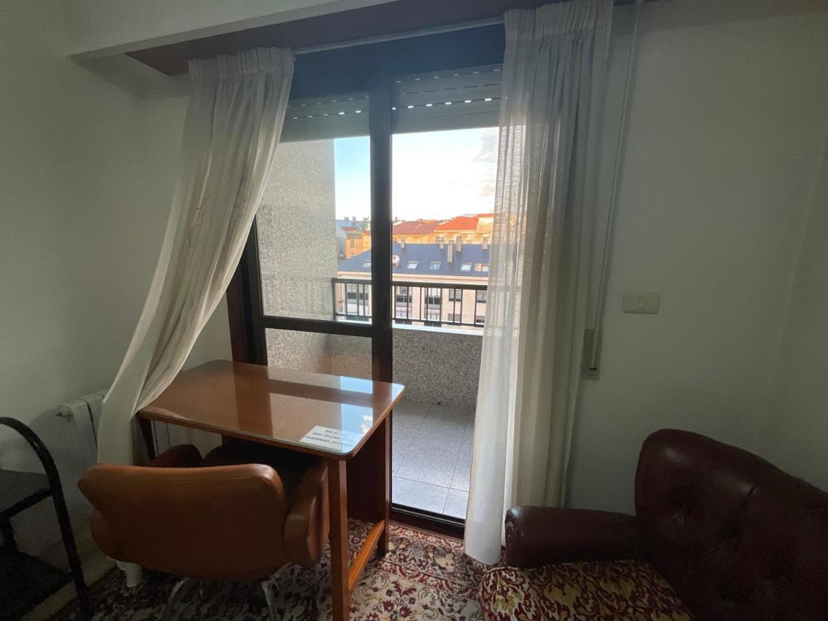 Residencia Universidad Ourense Bagian luar foto