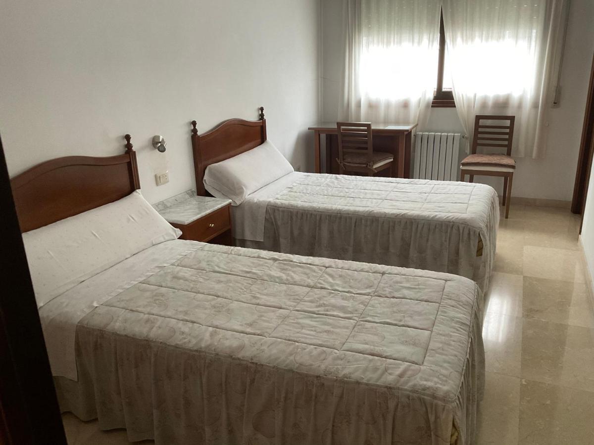 Residencia Universidad Ourense Bagian luar foto