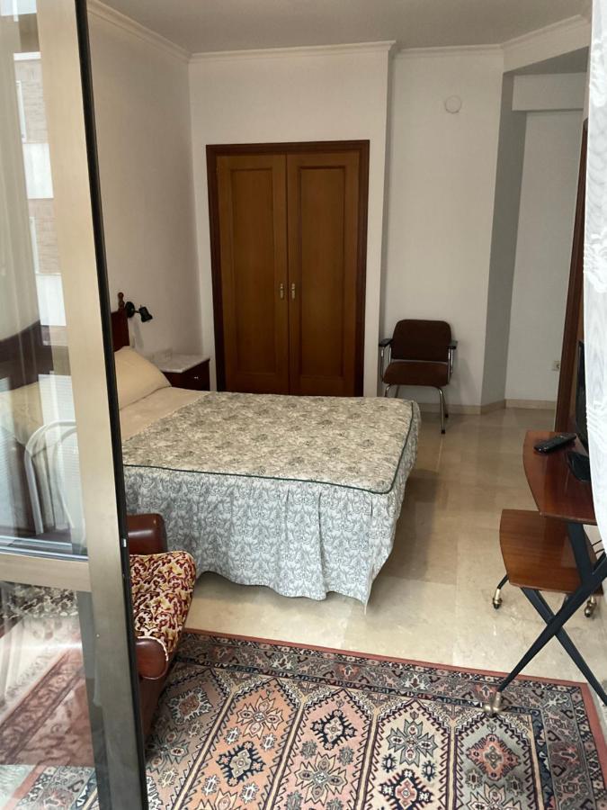 Residencia Universidad Ourense Bagian luar foto