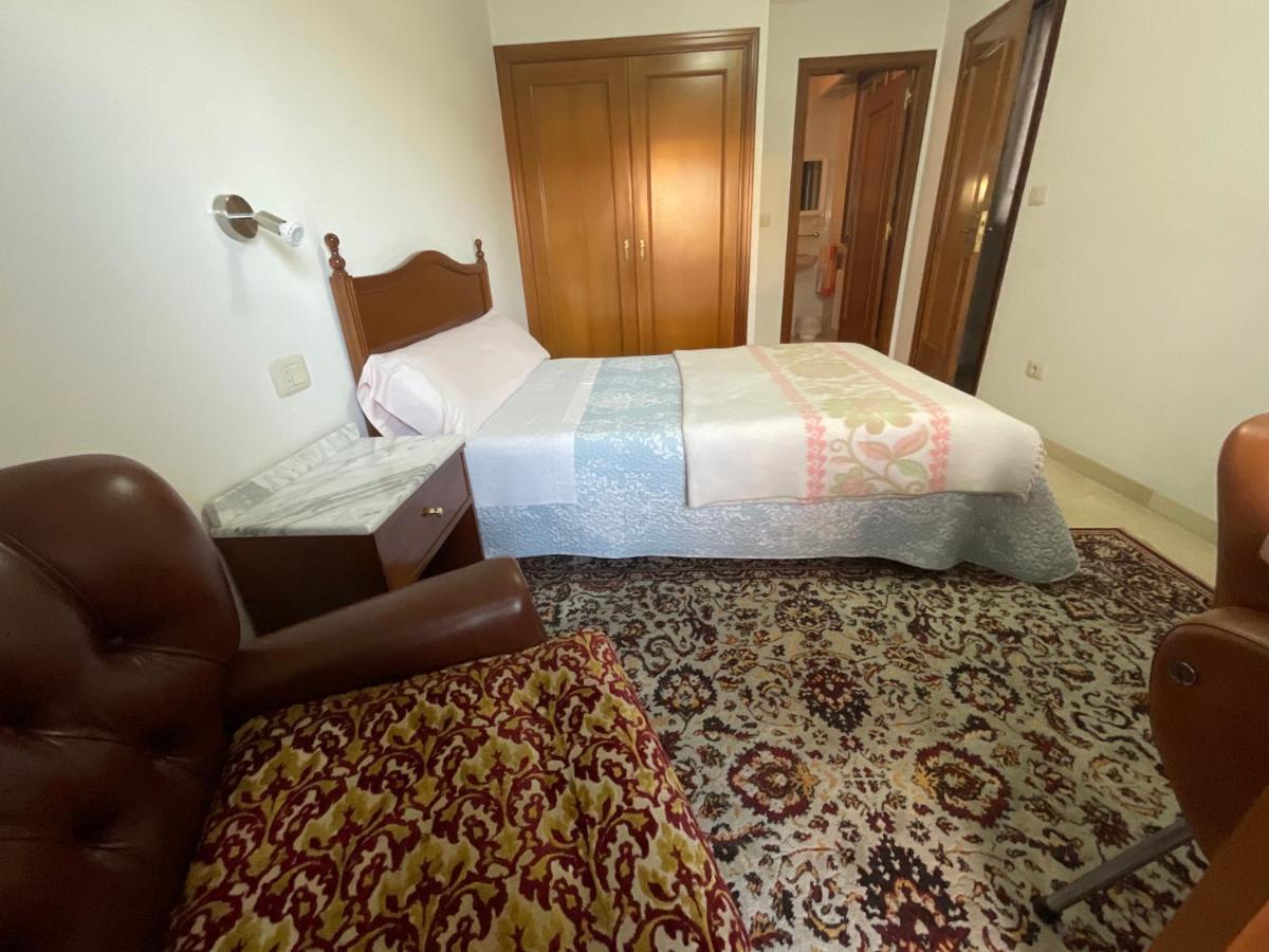Residencia Universidad Ourense Bagian luar foto