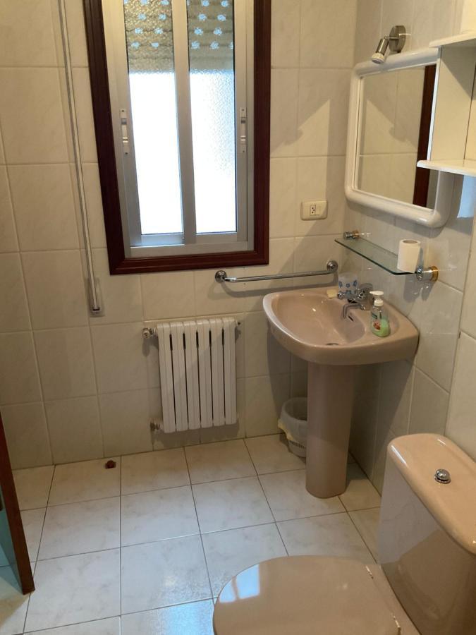 Residencia Universidad Ourense Bagian luar foto