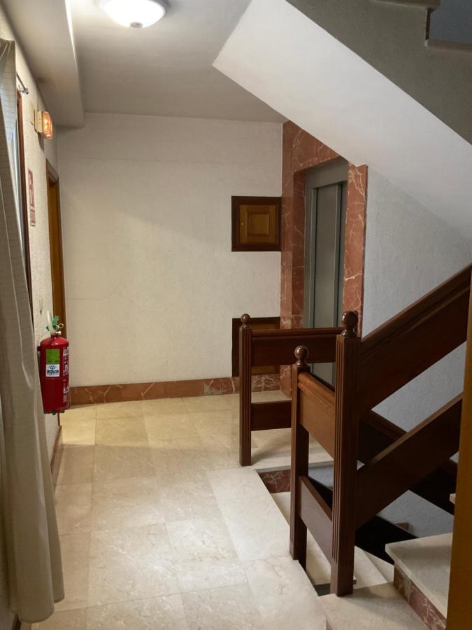 Residencia Universidad Ourense Bagian luar foto